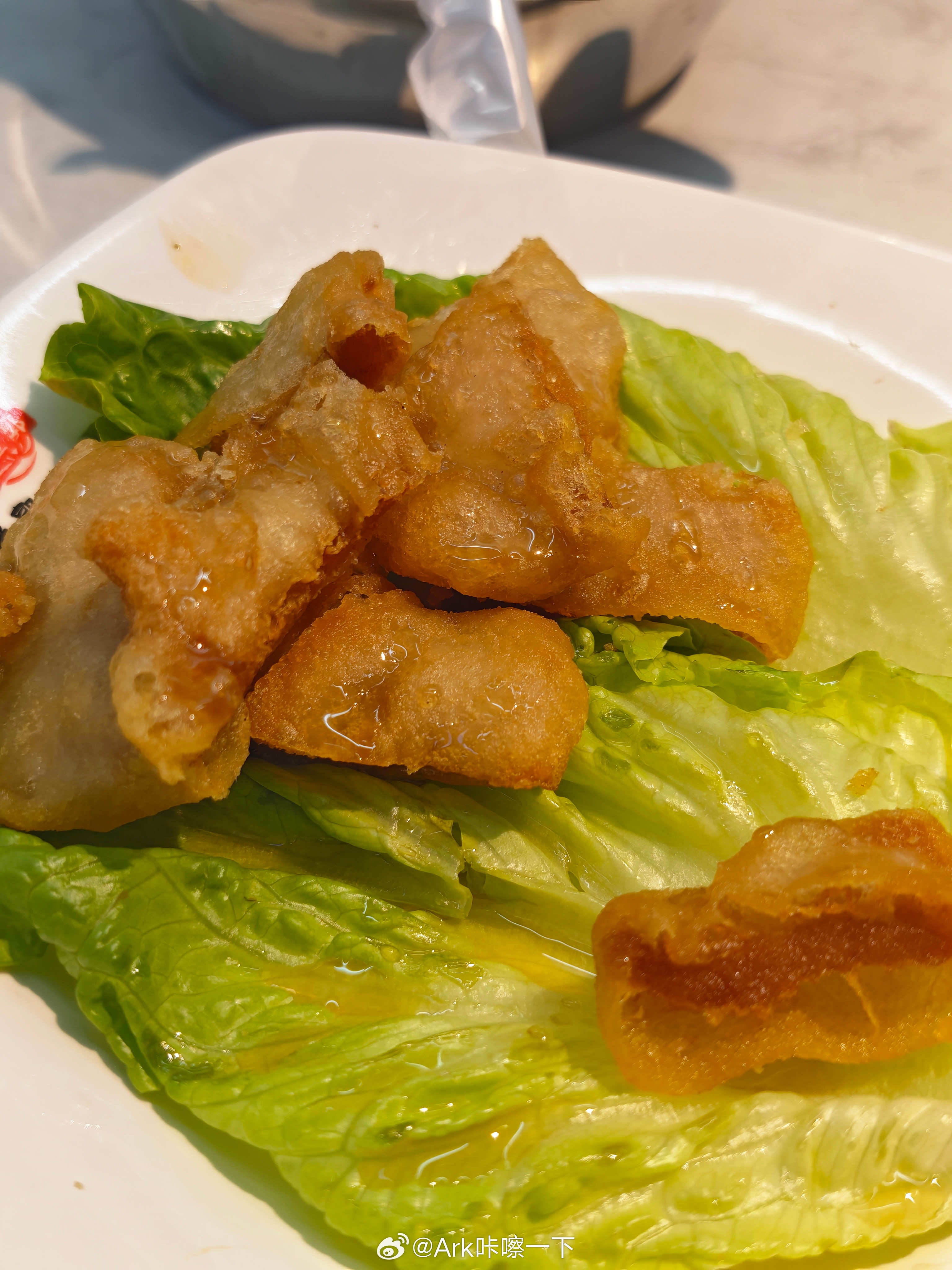 晚安朋友们，今晚吃了一份锅包肉，炸了一点肉就滴了几滴糖水，关键是他收31一份，东