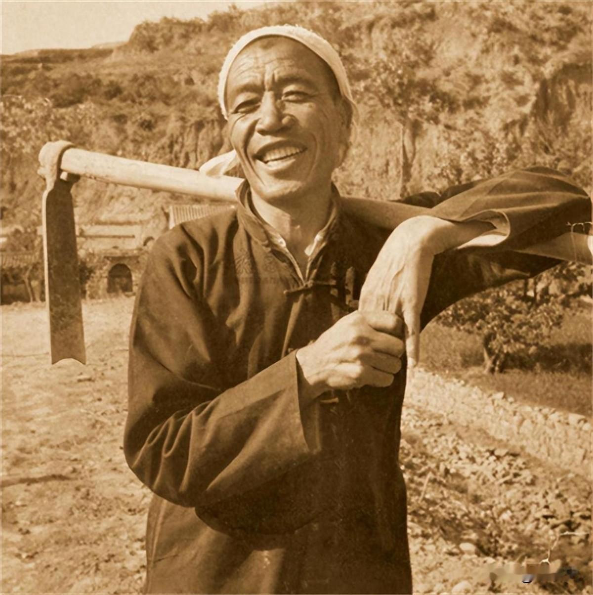 这是华国锋最令人意外的举动。1986年陈永贵病逝，葬礼现场却十分冷清，但华国锋意