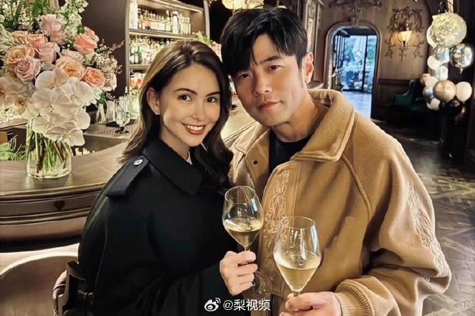 #周杰伦以昆凌名义购入豪宅#【#周杰伦再为昆凌买房#】8月21日据台媒报道，位