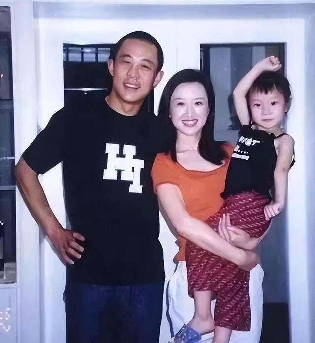 2011年，潘雨辰不顾父母反对，坚持要和刚刚离婚的侯勇结婚。在娱乐圈里，有些