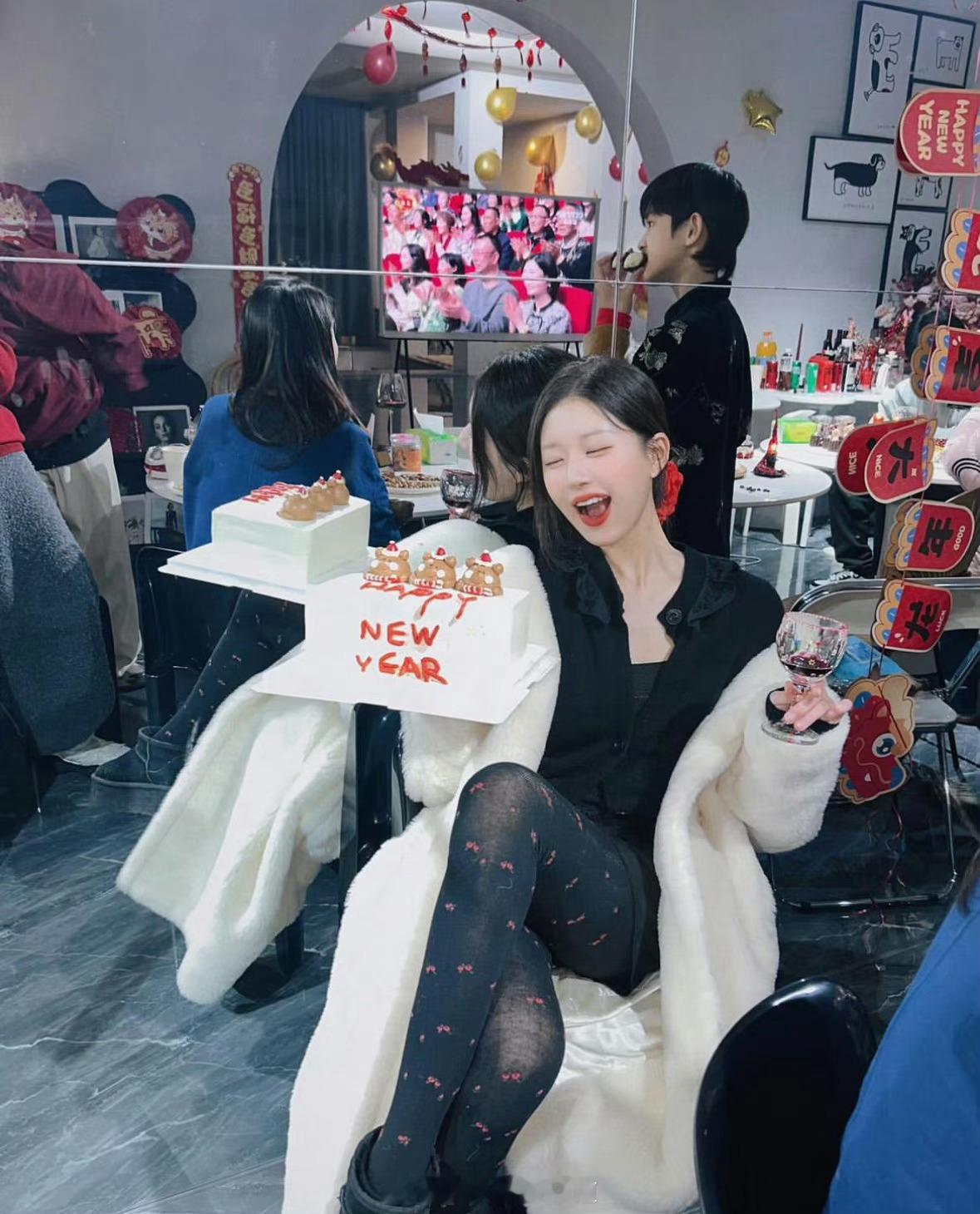 赵露思好看的时尚丝袜穿搭​​​