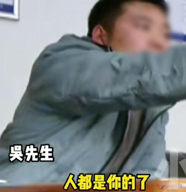 河南郑州，结婚十年的吴先生和妻子，男主外女主内，育有两个孩子，吴先生偶然发现，短