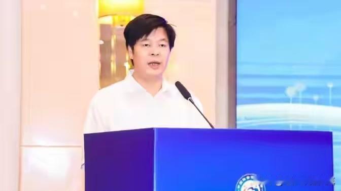 第七届全国养老金发展论坛9月19日在北京开完了，郑功成当着两百多位人社部门、高校
