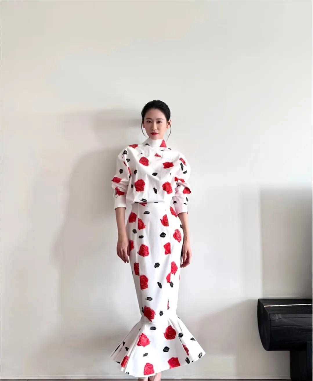这细细的鞋带，显得脚趾头有点粗。
