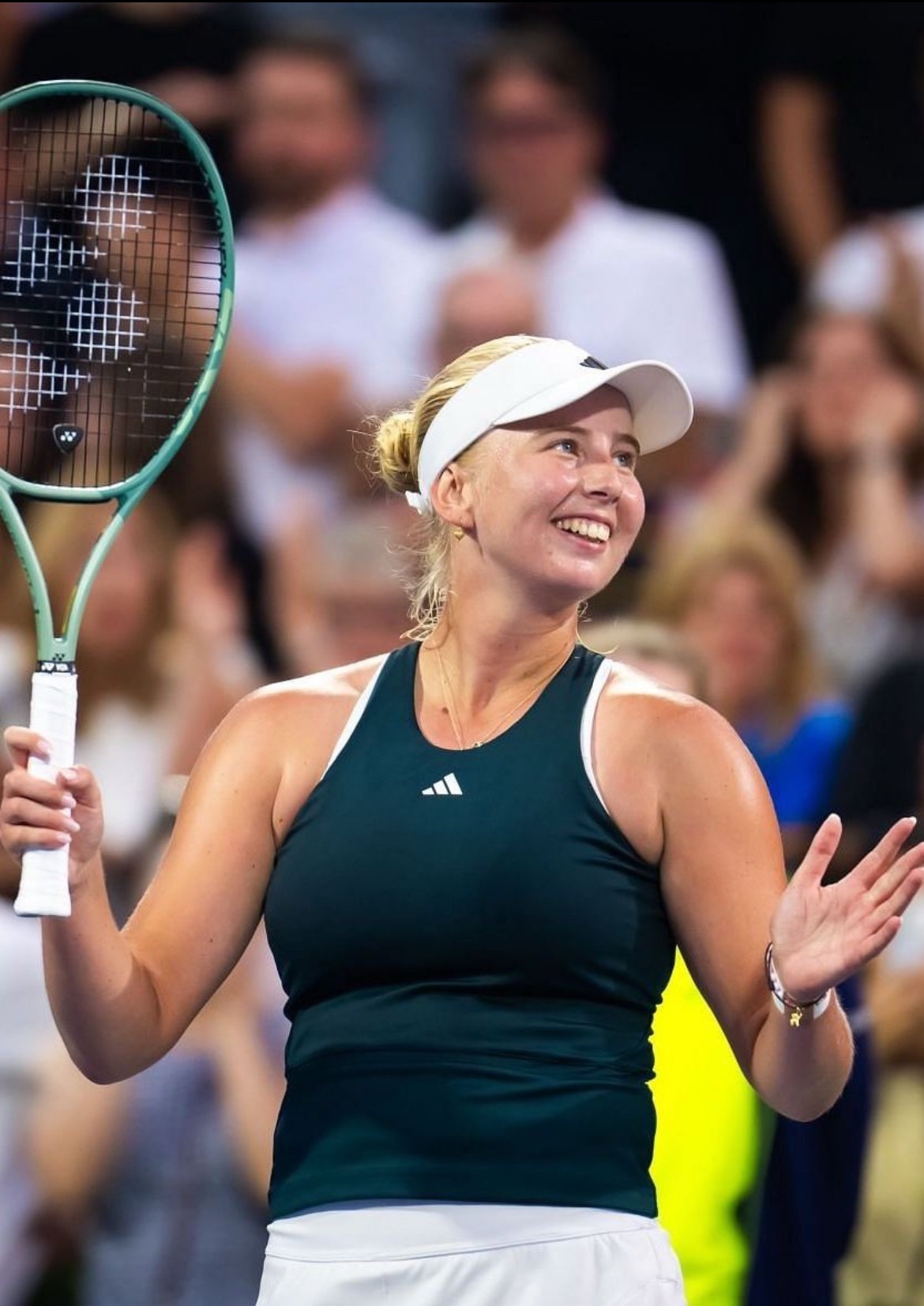 蒙特利尔WTA1000赛，陶森6-16-4击败凯斯，在上一场比赛中击败斯瓦