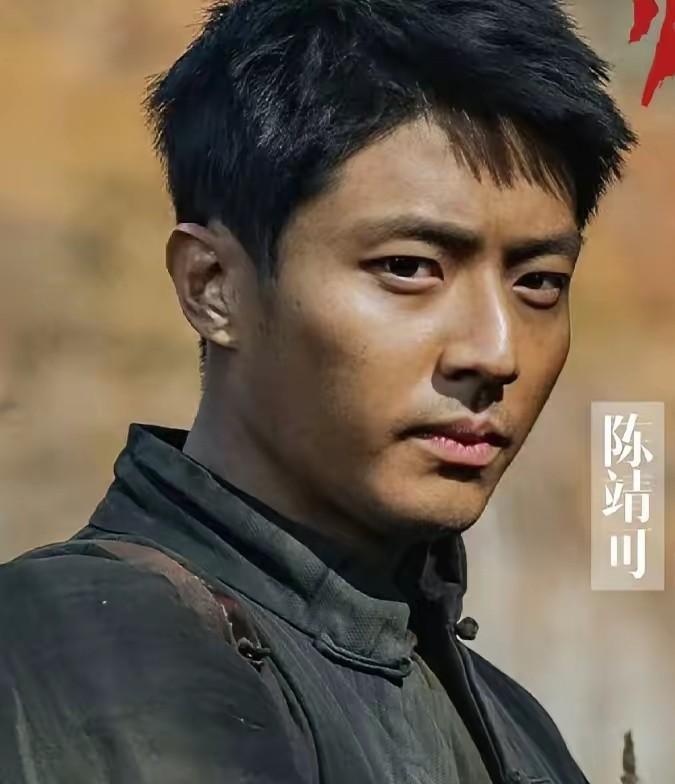 《归队》终于冲上了电视剧热播榜第一名，就在昨天，原本一直被《生万物》压在第二的位