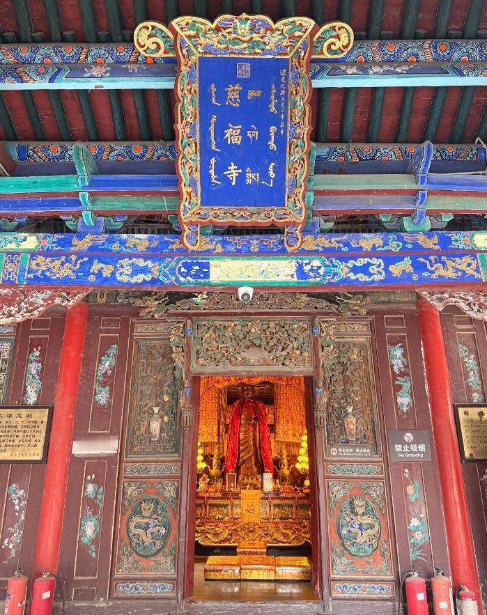 因为一次口角，法雨寺里藏了多年的秘密兜不住了。谁能想到，庙里一个平时慈眉善目