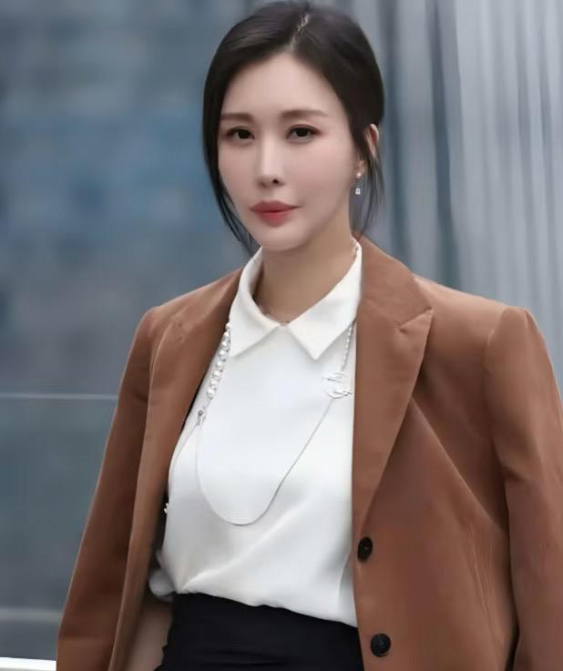 王石的“沉默杀”：一场不动声色的资本降维打击姜还是老的辣，王石这一手“沉默杀”，