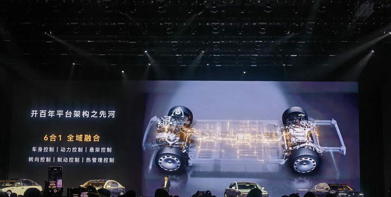 70.8万起，当余承东正式公布尊界S800价格那一刻，全场彻底失控，所有人都为5