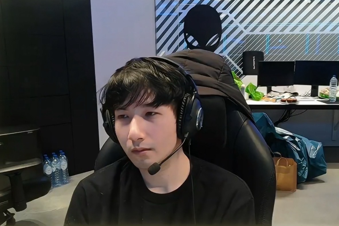 查理斯：森哥和赵子星最大的区别，森哥平时打职业很少会主动去攻击别人，他哪怕去说别