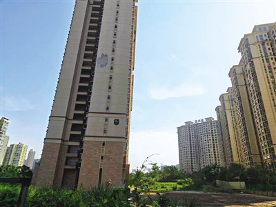 花100多万买的房“烂尾”购房者欲自行装修入住受阻有“家”难回