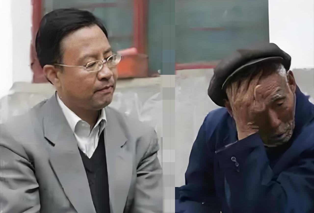 2005年，杨虎城之孙杨翰和“仇人”，一张罕见的合影，镜头中杨翰表情凝重，他对面