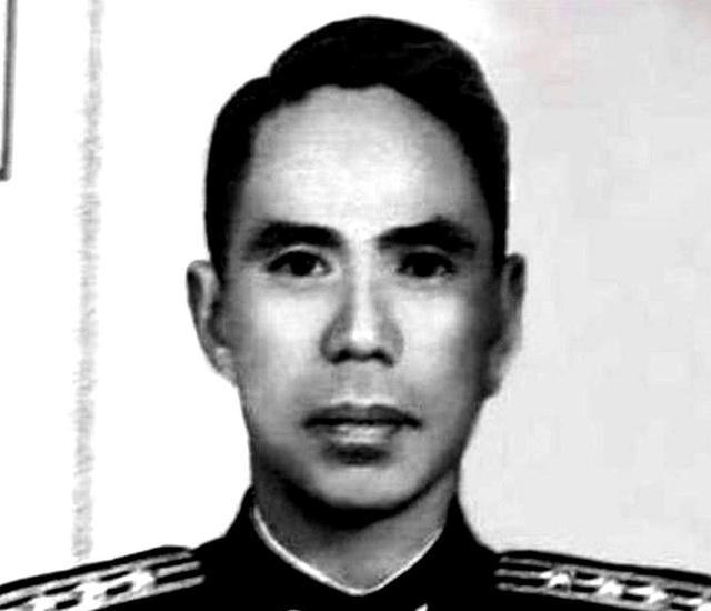 军统史上最狠的叛徒，叫李开峰。他不是偷走一份情报，他是直接走进敌人老巢，把整个上