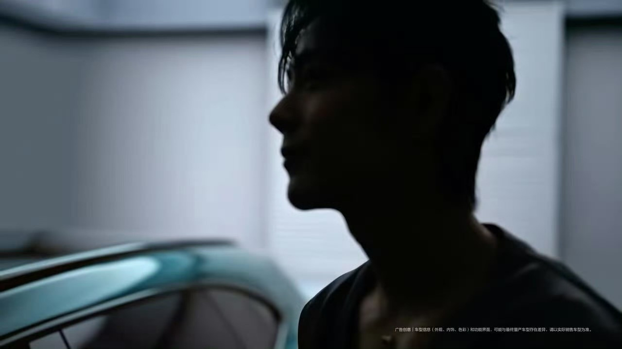 肖战这个侧颜性感的好夸张