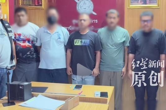 比缅甸电诈更让人脊背发凉的事发生了！泰国5名现役警察，穿着警服就当街把几名咱们的