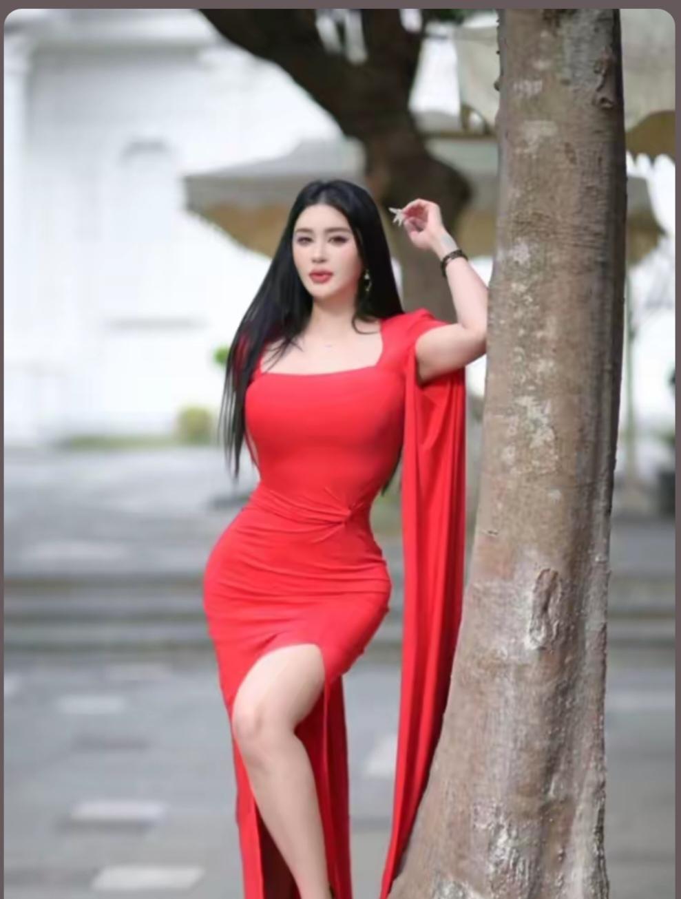 这个美女很丰满