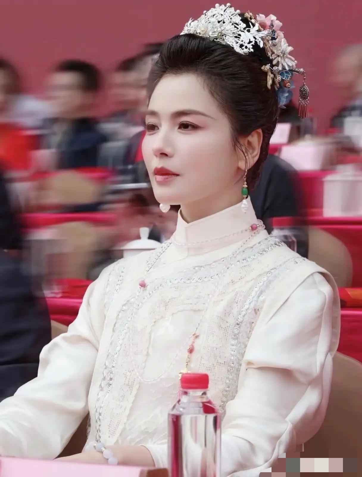 面相是骗不了人的，我奶奶会看一点面相，我把刘涛的照片给她看，问她：为什么她颧骨
