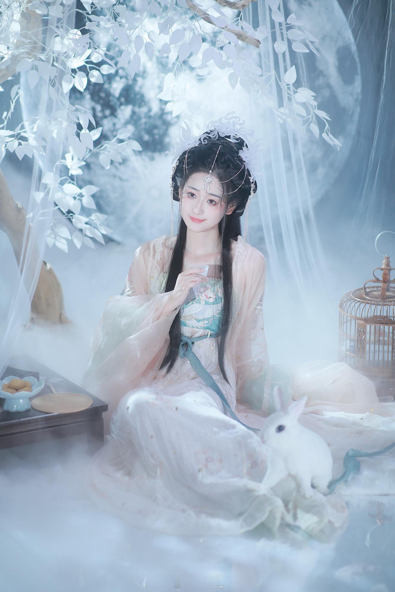 广寒深殿锁流光，璎珞垂云裳上海约拍古风写真中秋节​​​