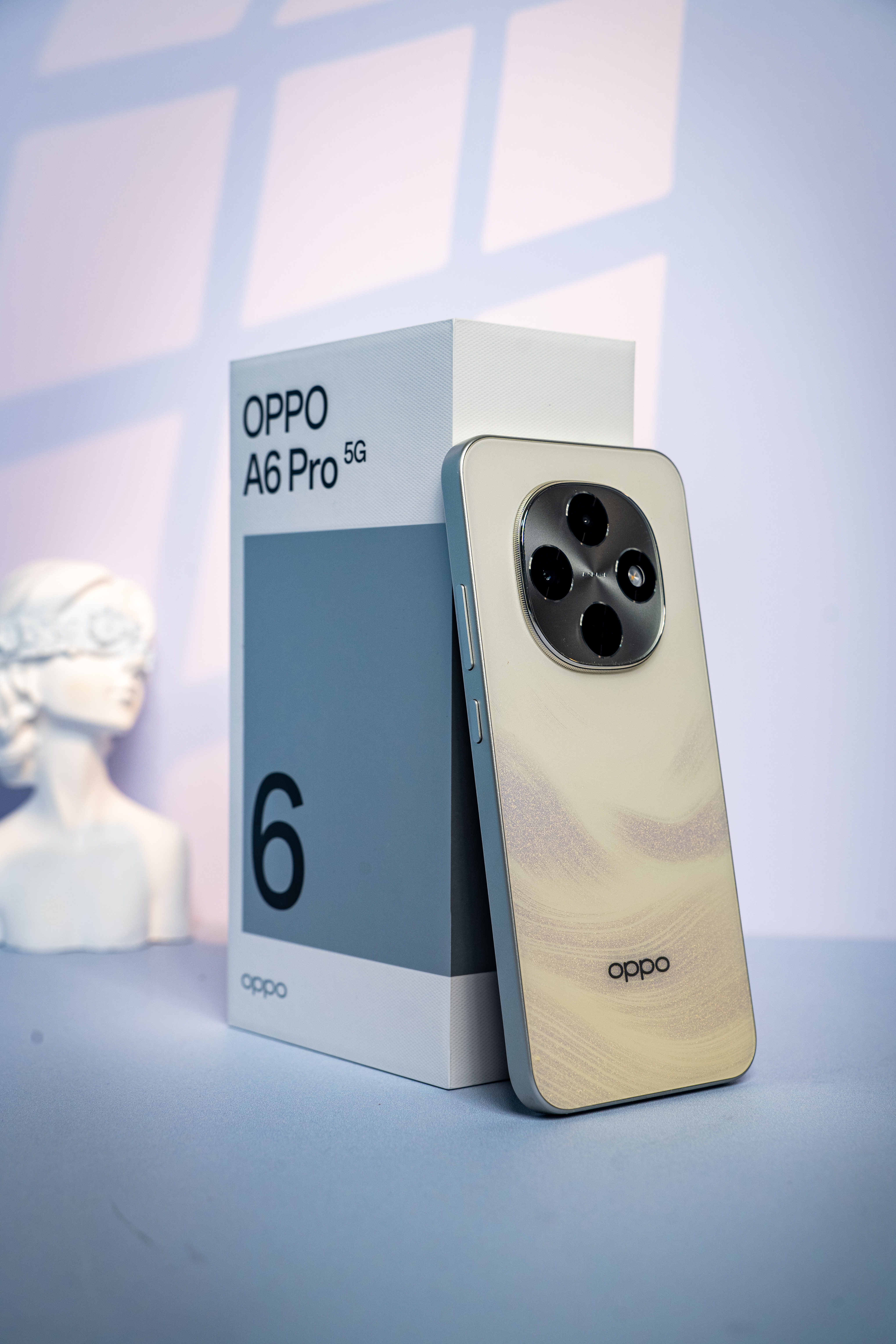 OPPOA6Pro【流水生金】配色抢先上手来了！惊艳的金色纹理搭配闪光砂工艺，在光线照射下如同日出朝