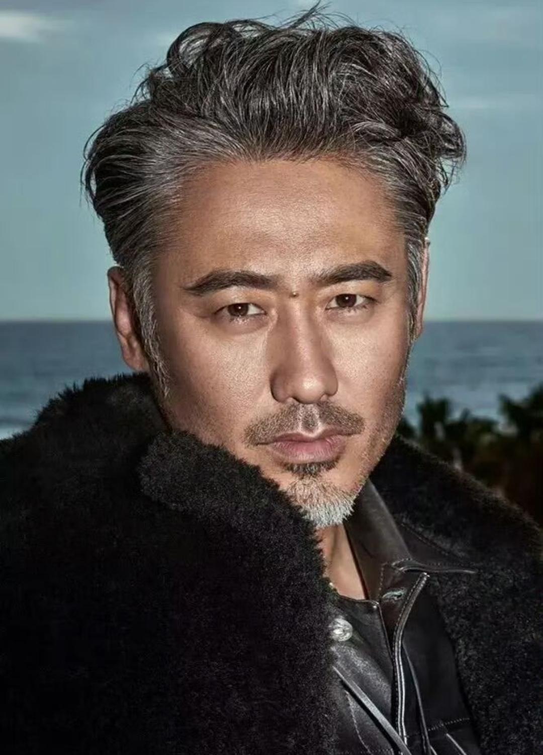 吴秀波太惨了曾经也是一代叔圈男神，但是死活管不住自己，结果色字头上一把刀，不光