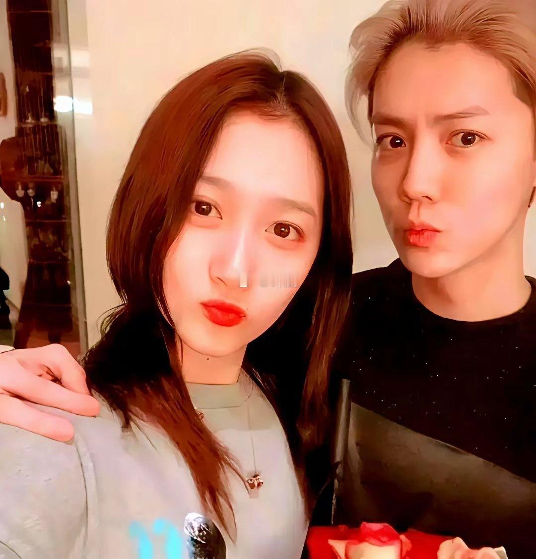 2025年两人生日互发祝福全断了，这对谈了七年的顶流真要散？以前每年雷打不动卡点