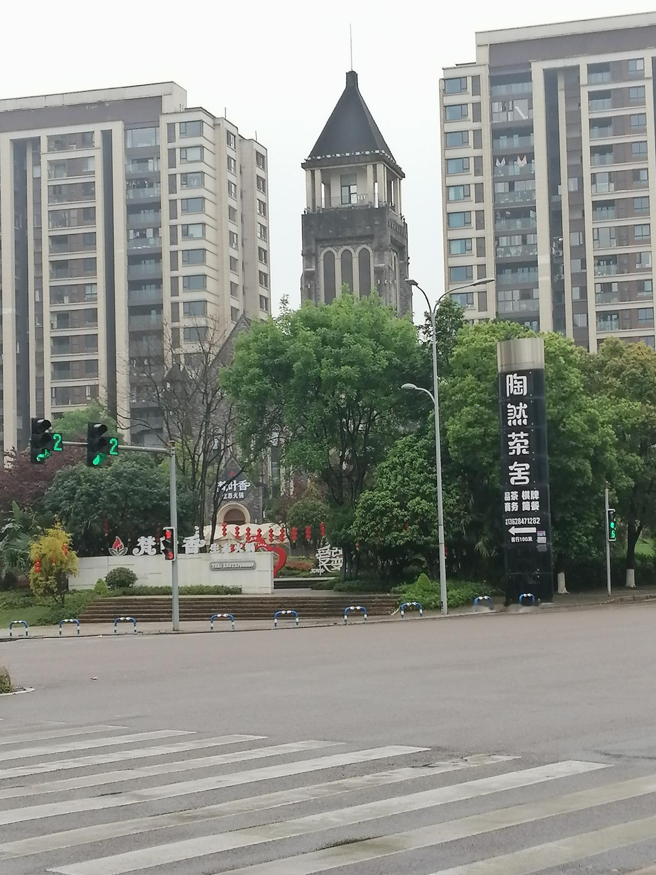 重庆大火炉，我往哪里去？2026年对重庆市民来讲，这个夏天酷热难当。6月份还