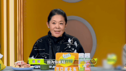 倪萍这波回怼，直接封神！上一秒温柔劝女孩：想不通很正常，各阶段有各阶段的活法。