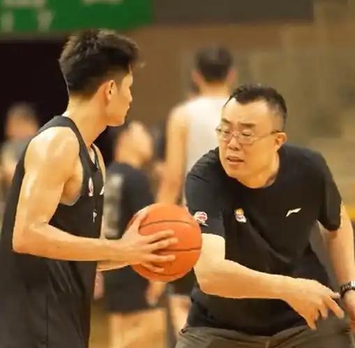 韩德君错失人才！近期，有辽宁媒体人透露：史铭宇已经签约浙江广厦男篮！后者表示