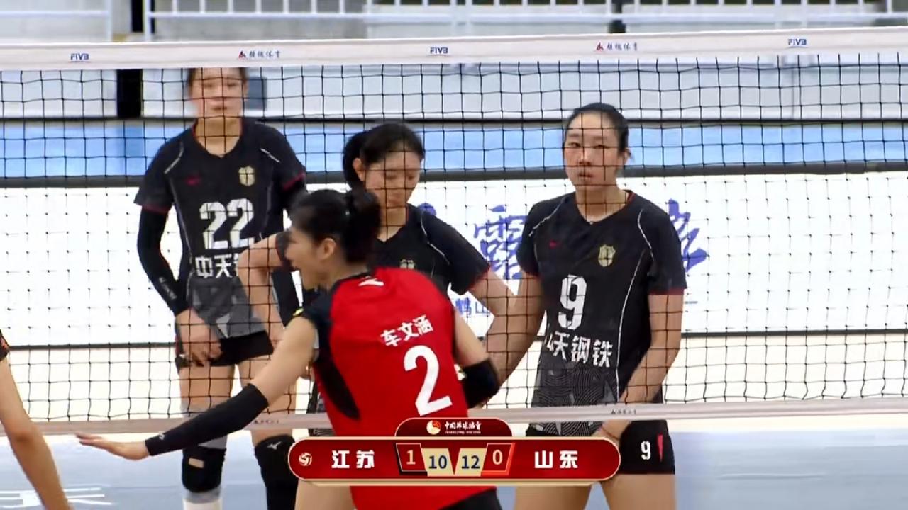 江苏女排3-2山东女排晋级决赛争夺金牌，天津女排3-2战胜北京女排晋级争夺排位赛