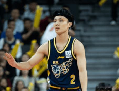 任劳任怨！萨林杰谈徐杰：“徐杰最难得的一点。”“就是他总是任劳任怨。”