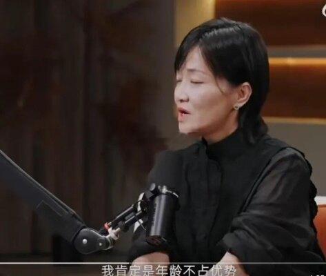 郭柯宇曝再见爱人是前夫找来的工作在最新一期《陈鲁豫·慢谈》访谈中，郭柯宇聊起当年
