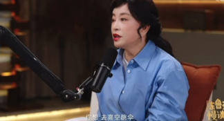 刘晓庆因为签了合约坚持跳伞近日，刘晓庆自曝因为签了合约，所以坚持去跳伞，结果被