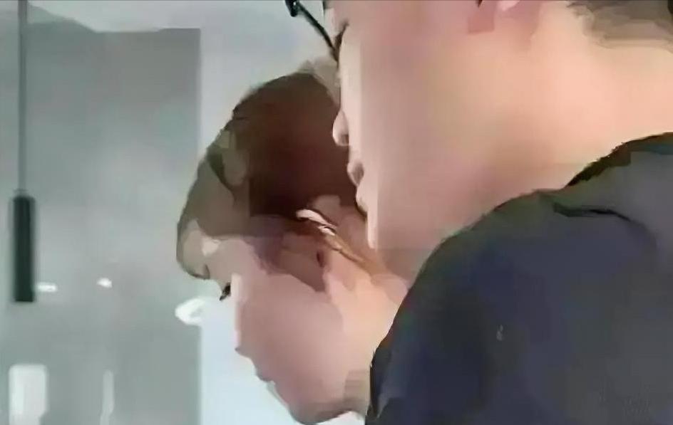 绍兴一姑娘与未婚夫婚检后发现自己不能生育，她立刻把18万现金和宝马车钥匙还给未婚