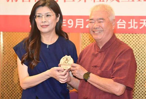 老将季麟连“护驾”郑丽文的“惊天一怒”至少取得5大功效，堪称国民党的“救命惊雷”