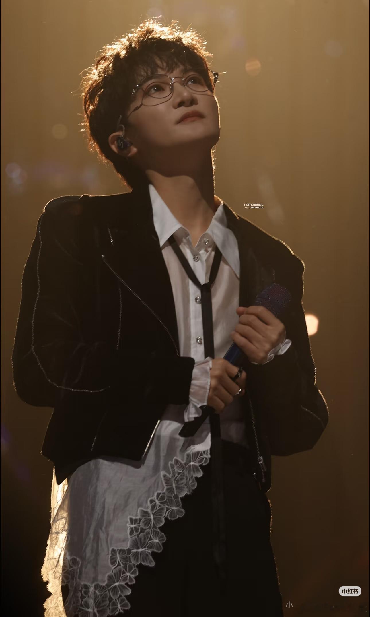 周深一个跨年唱了98首歌周深演唱会周深qq星品牌代言人周深takami品牌代言人