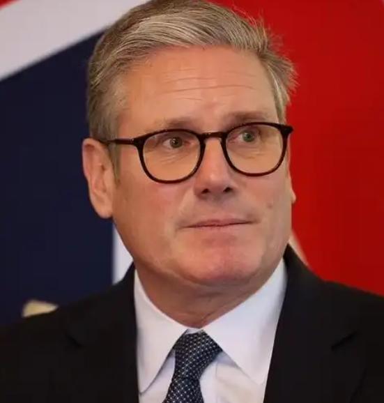 英国突然甩出重磅操作，直接把一套专门反无人机的“狠活”防空系统，火速送到了科威特