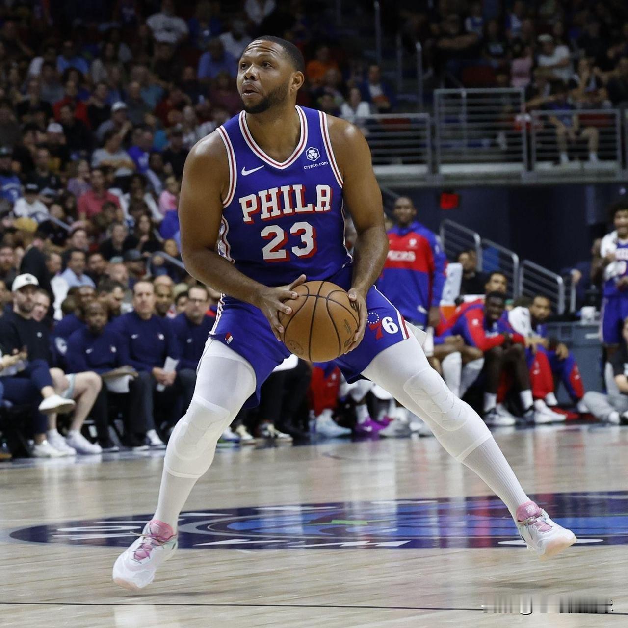 下面是一条关于NBA老将埃里克-戈登的坏消息！今天灰熊官方宣布，球队已经裁掉了老