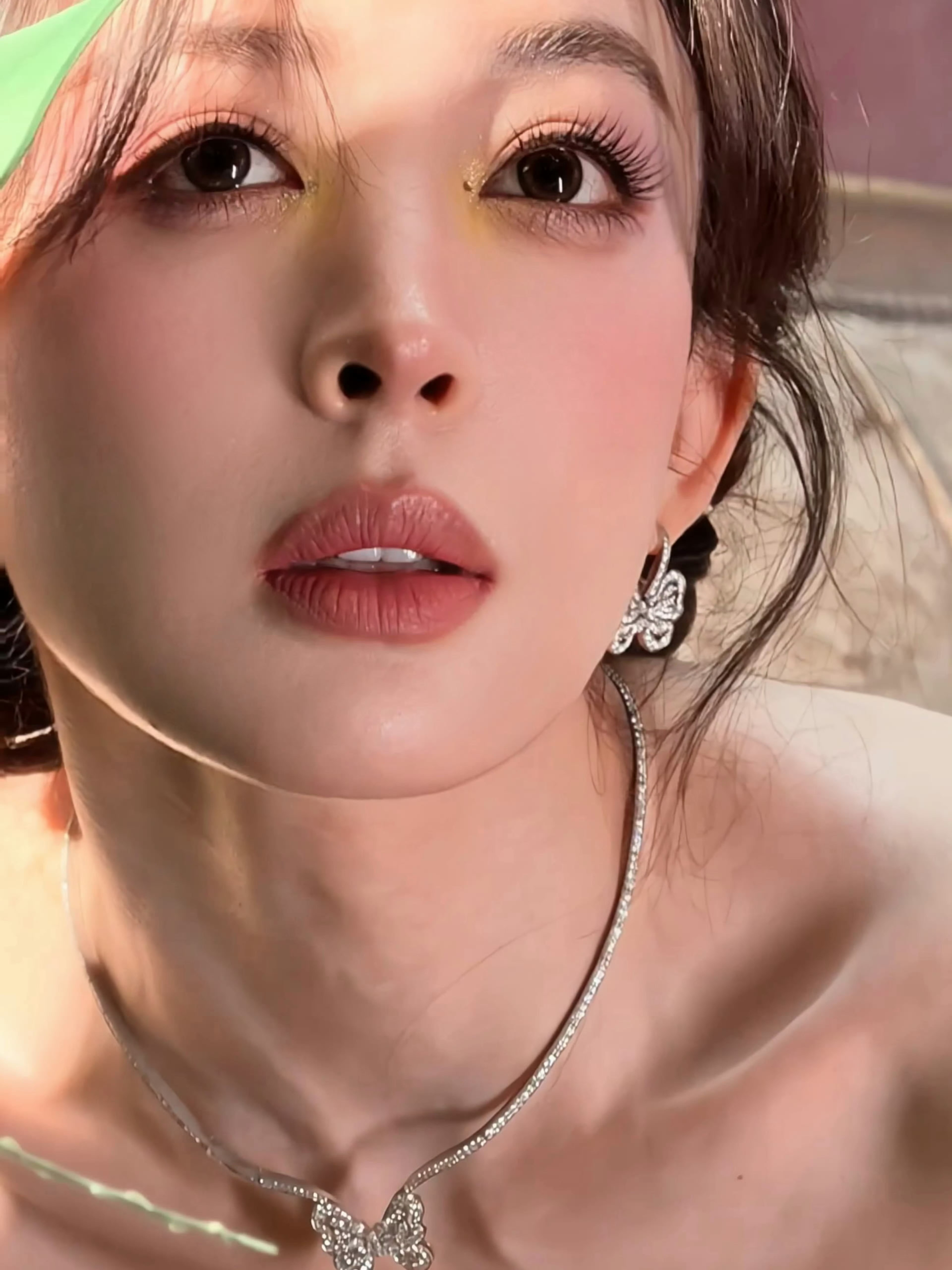 给所有花粉接这个化妆师王崇给娜扎化的生日妆很有记忆点这一套还蛮惊艳的😍😍放