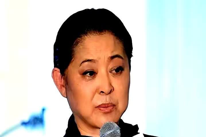 一次，鲁豫问陈红：“你知道倪萍在书里是怎么说你们的吗？”陈红丝毫不在意：“知道啊