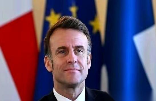 马克龙要给普京打电话了。不管乌克兰那边最后谈成什么样，这通电话，他打定了。你