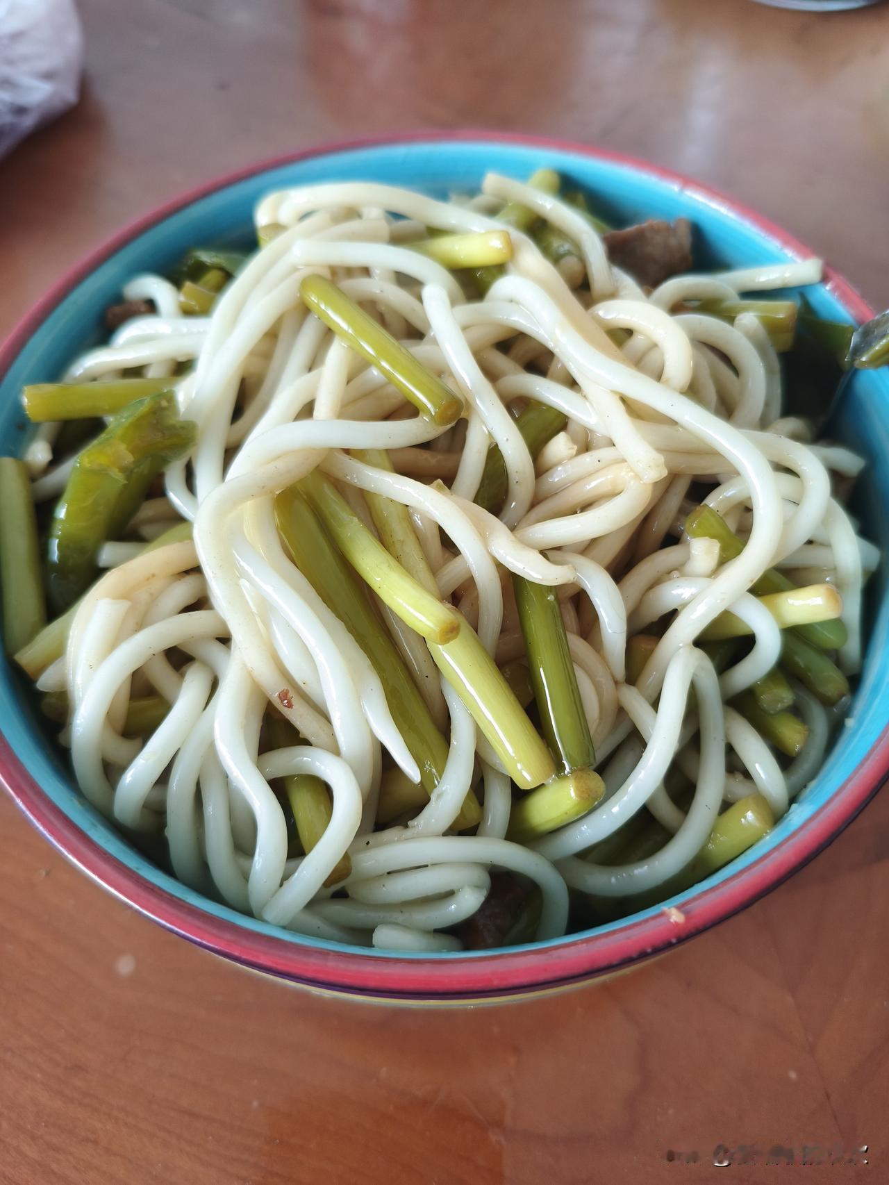 我是乌鲁木齐人，73年属牛的，今年53岁。离婚已经8年了。昨天，有一个网友问