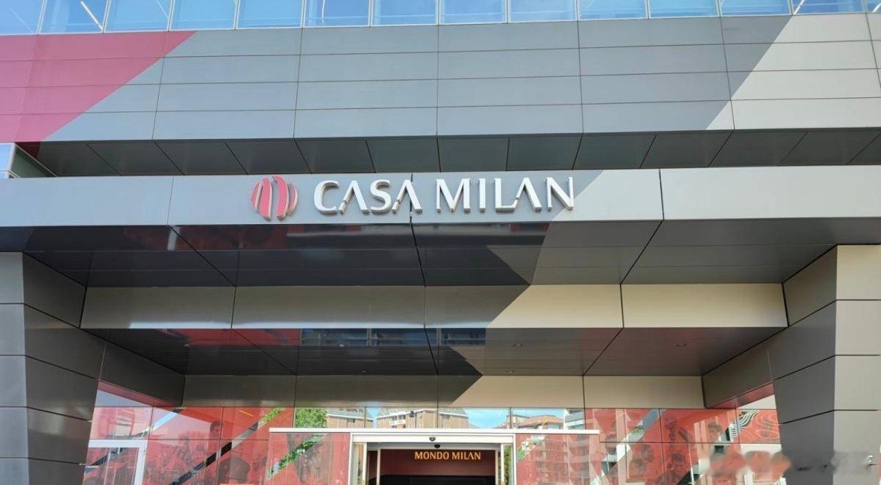 根据意大利媒体的统计，随着中场波贝加被博洛尼亚正式买断，AC米兰本赛季的转会费收