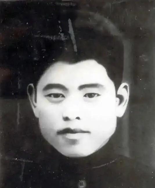 1943年，八路军区队长韩增丰中弹倒地，日军师团长大喜，第一时间跑过来验尸，谁知