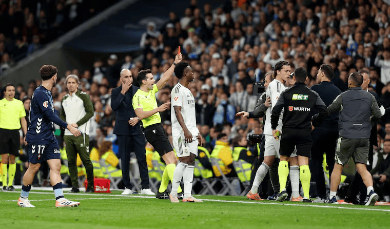 皇马3人面临停赛: 下一轮踢阿拉维斯, 整条后防只剩2人可用