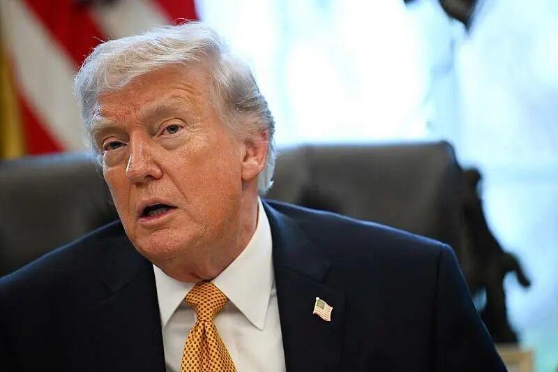 美国给伊朗递了份15条的停火方案，说愿意停火1个月坐下来谈，转头就把空降兵和海军