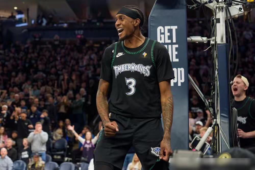五一小长假最后一天，NBA东西部半决赛已经开始。今天有两场比赛，一场是七六人对