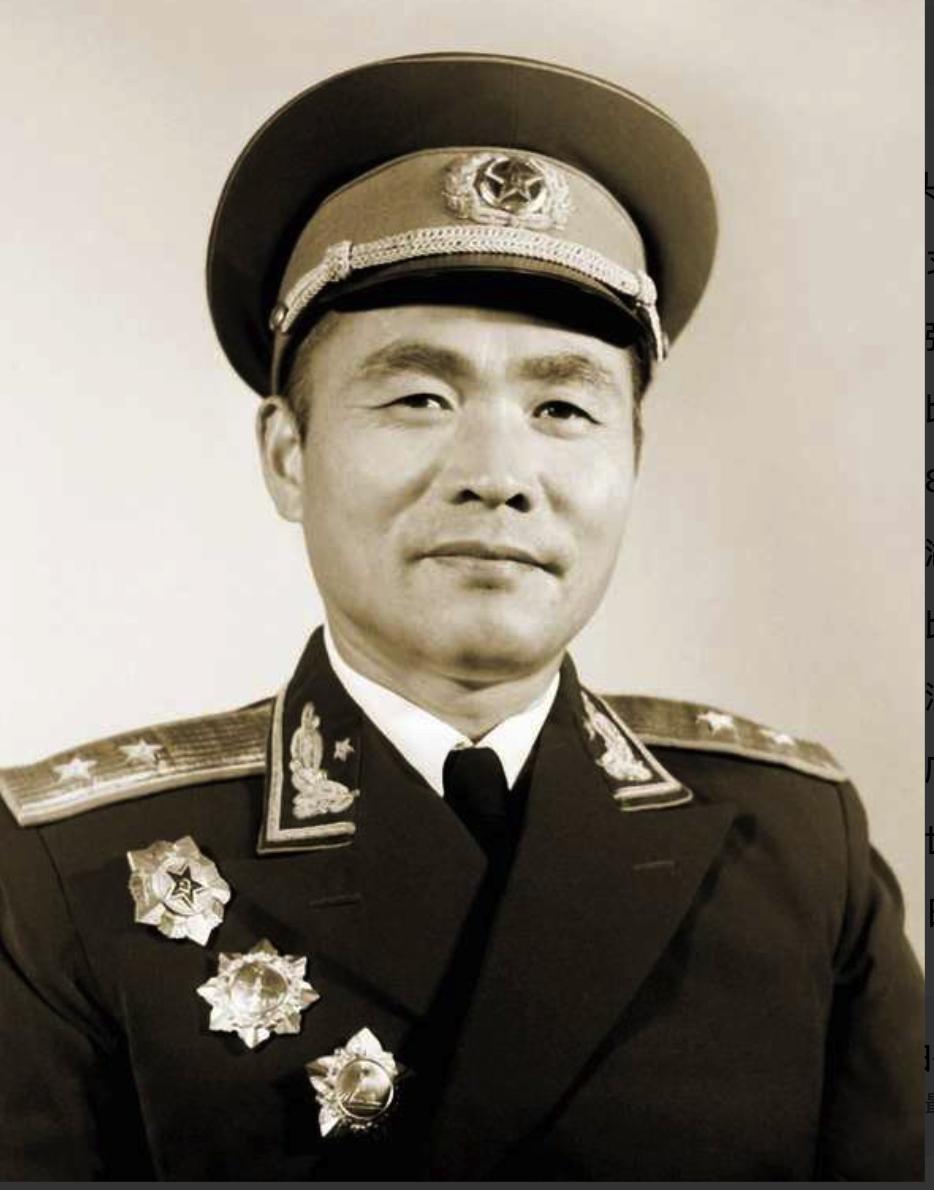 1949年，解放军军长返乡，迎面撞见亲娘，却硬生生喊了声“大娘”。一句“他在延安