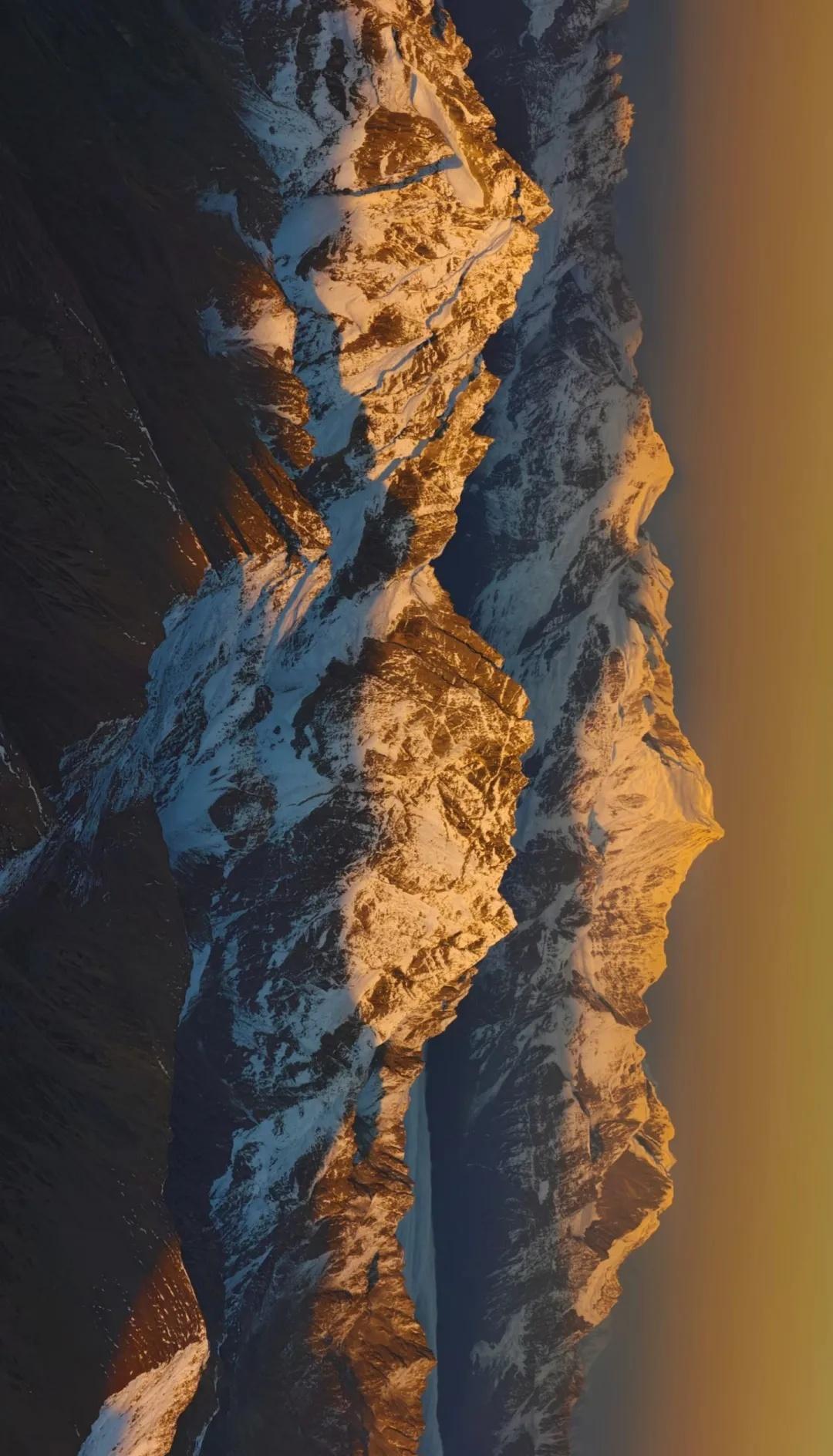 直升机🚁看日照金山……太绝了！😍😍😍卡瓦格博和扎拉雀尼最震撼的日照金山