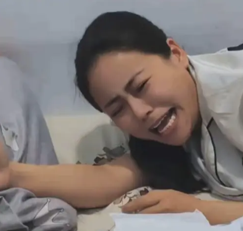 这是咋了，咋还哭上了？？？