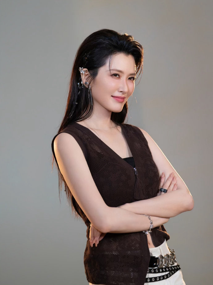 徐洁儿湿发徐洁儿背头造型徐洁儿湿发背头造型气场全开，自带超强女王风范，妥妥掌控全